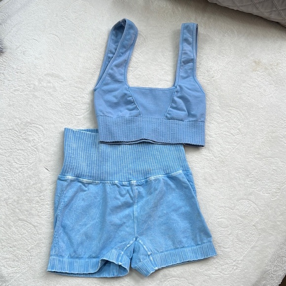 🌺free people Good karma cross back bra and running short set - Picture 2 of 16